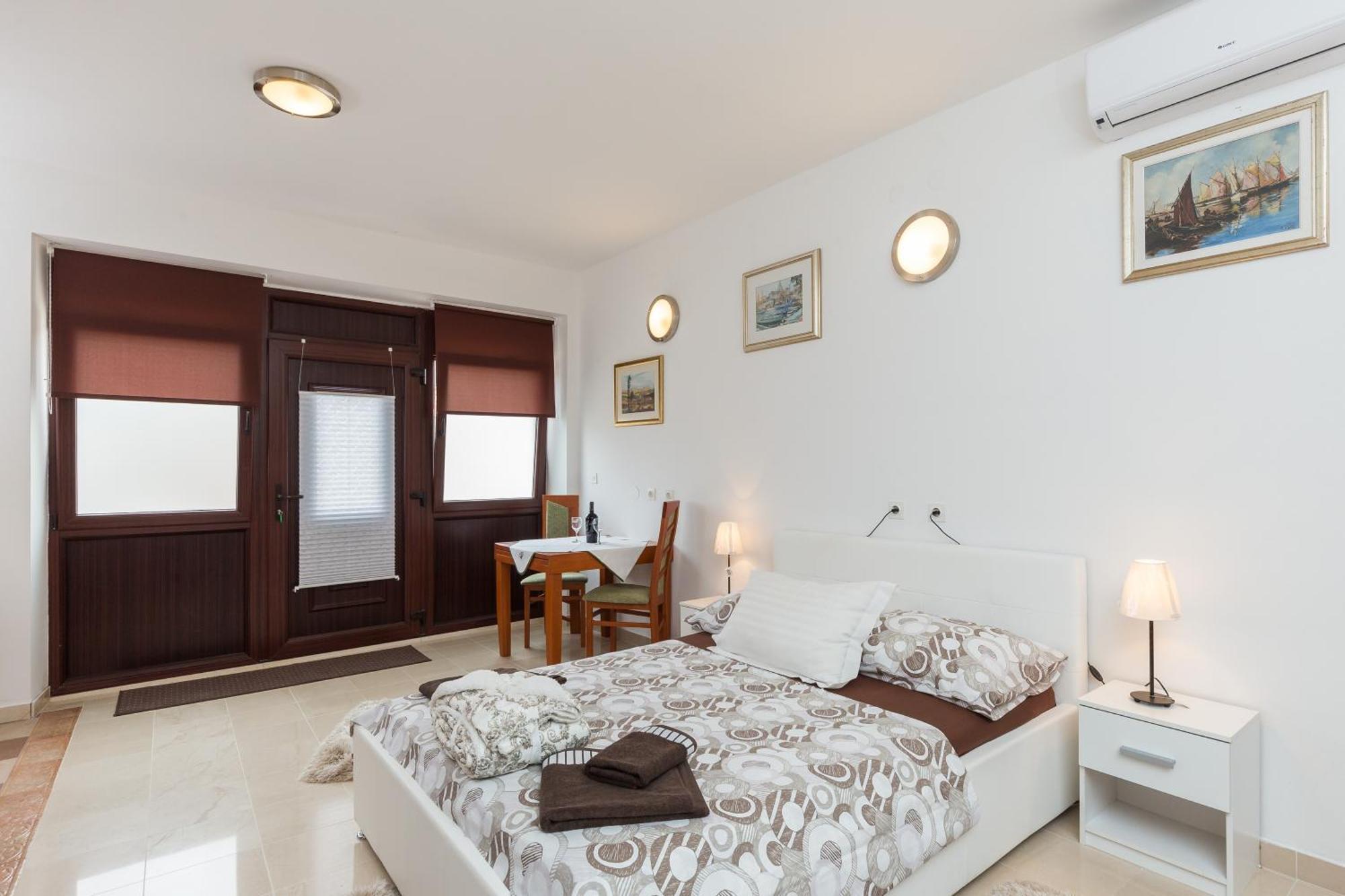 Dia Apartment