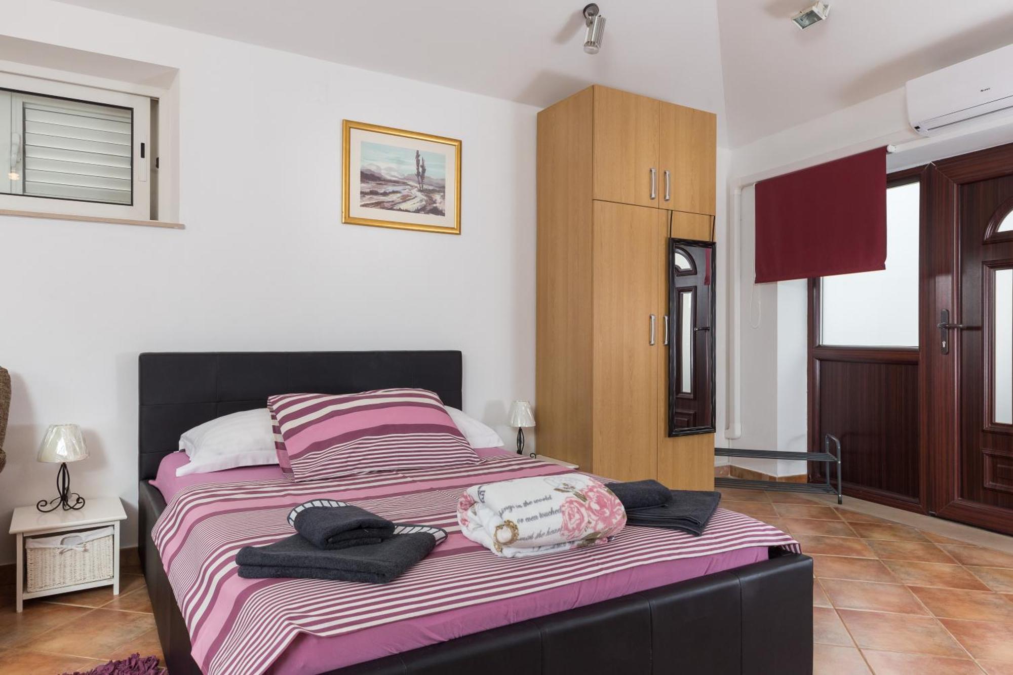 Dia Apartment